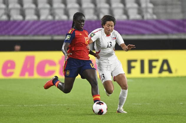 IPA89040724 - Aicha Camara (ESP) and Kyong Ho (PRK) during the FIFA U-20 Women’s World Cup final between Spain and North Korea, held in ?ód?, Poland, on September 27, 2026  Copyright: xMichalxDubiel IPAxSportx xx IPA89040724