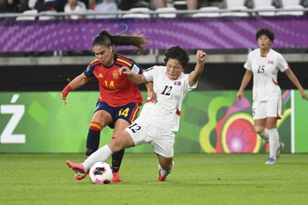 IPA89040718 - Ainoa Gomez (ESP) and Ryu Mi Kang (PRK) during the FIFA U-20 Women s World Cup final between Spain and North Korea, held in ?ód?, Poland, on September 27, 2026  Copyright: xMichalxDubiel IPAxSportx xx IPA89040718