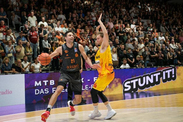 easyCredit Basketball Bundesliga, Matchday 3, Niners Chemnitz vs. Phoenix Hagen, September 27, 2026, starting at 4:30 p.m., Chemnitz, Chemnitz Arena. Pictured: Mateo Seric (No. 21), easyCredit Basketball Bundesliga, Matchday 3, Niners Chemnitz vs. Phoenix Hagen, Chemnitz, Saxony, Germany Copyright: xEHLxMedia MichelxKöhlerx 20262709-Niners-Chemnitz-Phoenix-Hagen_087