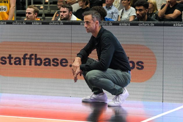 easyCredit Basketball Bundesliga, Matchday 3, Niners Chemnitz vs. Phoenix Hagen, September 27, 2026, starting at 4:30 p.m., Chemnitz, Chemnitz Arena. Pictured: Head Coach Chris Harris. easyCredit Basketball Bundesliga, Matchday 3, Niners Chemnitz vs. Phoenix Hagen, Chemnitz, Saxony, Germany Copyright: xEHLxMedia MichelxKöhlerx 20262709-Niners-Chemnitz-Phoenix-Hagen_113