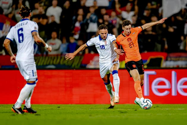 BELGRADE: Serbia defender Strahinja Erakovic and Netherlands forward Ruben van Bommel during the UEFA Nations League match between Serbia and the Netherlands at Rajko Mitic Stadium on September 27, 2026, in Belgrade, Serbia. Photo by DeFodi Images