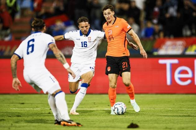 BELGRADE - Nemanja Gudelj of Serbia, Strahinja ErakoviÄ‡ of Serbia, Ruben van Bommel of the Netherlands (lr) during the UEFA Nations League match between Serbia and Germany at the Rajko MitiÄ‡ Stadium on 27 September 2026 in Belgrade. ANP KOEN VAN WEEL xVIxANPxSportx xxANPxIVx 570431039 originalFilename: 570431039.jpg