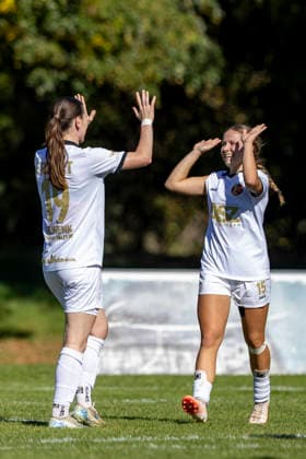 Thuringia Cup Round of 16, Women s Division 1: FFC Saalfeld vs. 1 FFV Erfurt, Saalfeld, September 27, 2026. Cheers, Lea Schrenk 19 (FFV Erfurt, left) and Kira Hasenbein 15 (FFV Erfurt, right) Thuringia Cup Round of 16, Women’s Division 1: FFC Saalfeld vs. FFV Erfurt, Main Field, Lok Sports Field, September 27, 2026 Copyright: xBEAUTIFULxSPORTS Duehringx