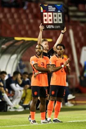 BELGRADE - Quinten Timber of the Netherlands, JurriÃ«n Timber of the Netherlands (lr) wait for the substitution during the UEFA Nations League match between Serbia and Germany at the Rajko MitiÄ‡ Stadium on 27 September 2026 in Belgrade. ANP KOEN VAN WEEL xVIxANPxSportx xxANPxIVx 570431827 originalFilename: 570431827.jpg