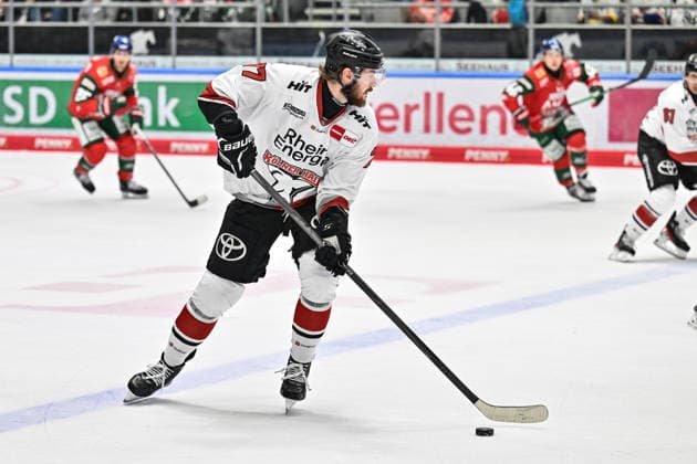 Penny DEL, Augsburger Panther vs. Kölner Haie, September 27, 2026, AUGSBURG, GERMANY September 27: Ryan MACINNIS of the Kölner Haie, No. 77, with the puck during the DEL match between the Augsburger Panther and the Kölner Haie on Matchday 4 at Curt Frenzel Stadium Copyright: xBEAUTIFULxSPORTS Goldbergx
