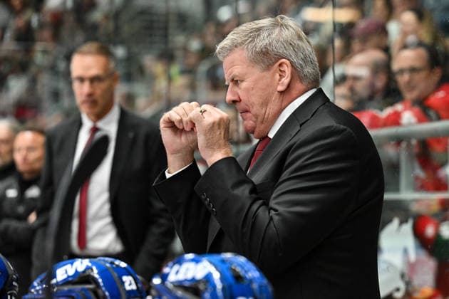 Penny DEL: Augsburger Panther vs. Kölner Haie, September 27, 2026, AUGSBURG, GERMANY September 27: Pictured is Bill PETERS, head coach of the Augsburger Panther, during the Penny DEL match between the Augsburger Panther and the Kölner Haie on Matchday 4 at Curt Frenzel Stadium Copyright: xBEAUTIFULxSPORTS Goldbergx