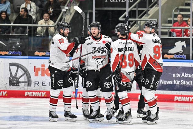 Penny DEL: Augsburger Panther vs. Kölner Haie, September 27, 2026, AUGSBURG, GERMANY September 27: The visiting fans cheer after Marcel NOEBELS of the Kölner Haie 92 scores the goal to make it 3–4 during the Penny DEL match between the Augsburger Panther and the Kölner Haie on Matchday 4 at Curt Frenzel Stadium Copyright: xBEAUTIFULxSPORTS Goldbergx