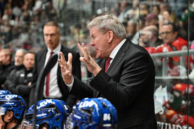 Penny DEL: Augsburger Panther vs. Kölner Haie, September 27, 2026, AUGSBURG, GERMANY September 27. Pictured: Bill PETERS, head coach of the Augsburger Panther, during the Penny DEL match between the Augsburger Panther and the Kölner Haie on Matchday 4 at the Curt Frenzel Stadium Copyright: xBEAUTIFULxSPORTS Goldbergx