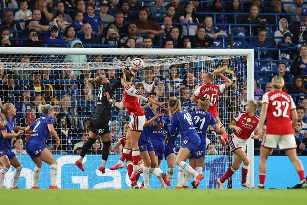 RECORD DATE NOT STATED 27th September 2026; Stamford Bridge, London, England; Womens Super League Football, Chelsea versus Arsenal; goalkeeper Hannah Hampton of Chelsea punches the ball away with both hands KatiexChan