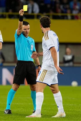 SOCCER - NL, AUT vs KOS VIENNA,AUSTRIA,27.SEP.26 - SOCCER - UEFA Nations League, OEFB international match, Länderspiel, Nationalmannschaft Austria vs Kosovo. Image shows head referee Nicholas Walsh (SCO) and Valmir Matoshi (KOS).  GEPAxpictures xKevinxKada