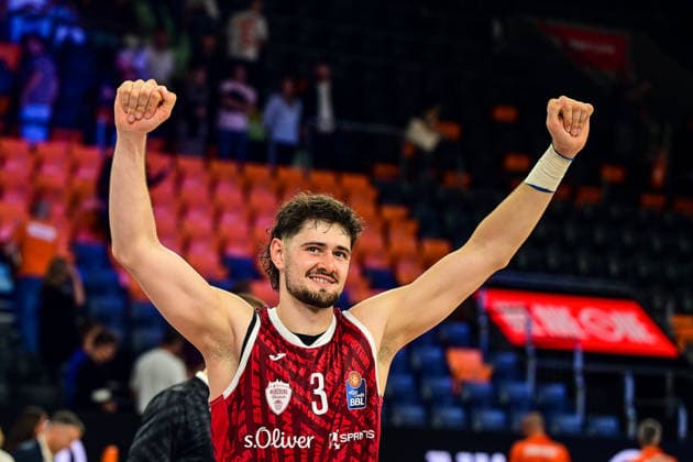 September 27, 2026, GER, Basketball, Men s, easycredit Basketball Bundesliga, 2026–2027 season, Matchday 3, ratiopharm Ulm vs. Fitness First Würzburg Baskets, Leo Saffer, Würzburg, 3, celebratory pose after the game, Neu Ulm, ratiopharm Arena, Bavaria, Germany Copyright: xNordphotox xHafnerx