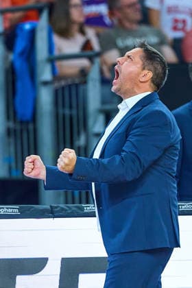 Sasa Filipovski of the Würzburg Baskets, head coach, shouts out his joy after the game ends GER, Ratiopharm Ulm vs. Würzburg Baskets, Basketball, 1. Bundesliga, Matchday 3, 2026–2027 Season, September 27, 2026 GER, Ratiopharm Ulm vs. Würzburg Baskets, Basketball, 1st Bundesliga, Matchday 3, 2026–2027 Season, September 27, 2026 Neu Ulm Copyright: xEibner-Pressefoto GeraldxOelze-dexStoppanyx EP_ODS