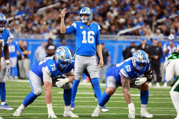 New York Jets vs Detroit Lions DETROIT,MICHIGAN-SEPTEMBER 27: Quarterback Jared Goff (16) of the Detroit Lions gestures before a play during an NFL, American Football Herren, USA football game between the New York Jets and the Detroit Lions in Detroit, Michigan USA, on Sunday, September 27, 2026 Detroit Michigan United States  Copyright: xAmyxLemusx originalFilename:lemus-newyorkj260927_npeMN.jpg