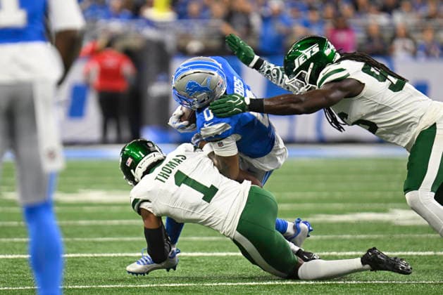 Sep 27, 2026; Detroit, MI, USA; Detroit Lions running back Jahmyr Gibbs (0) gets undercut by New York Jets cornerback Azareye h Thomas (1) at Ford Field. Mandatory Credit: -Cal Media Detroit USA - ZUMAc04_ 20260927_zma_c04_009 Copyright: xAllanxDranbergx
