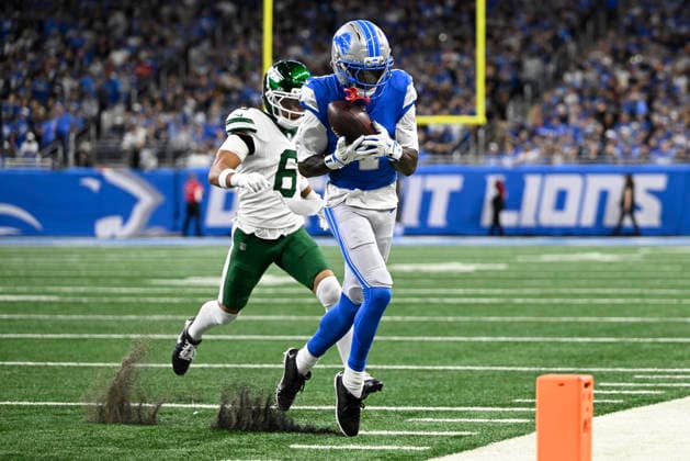 Sep 27, 2026; Detroit, MI, USA; Detroit Lions wide receiver Jameson Williams (1) drags his feet to make sure he is inbounds at Ford Field. Mandatory Credit: -Cal Media NFL, American Football Herren, USA 2026: Jets Vs Lions SEP 27  - ZUMAc04_ 20260927_zma_c04_022 Copyright: xAllanxDranbergx