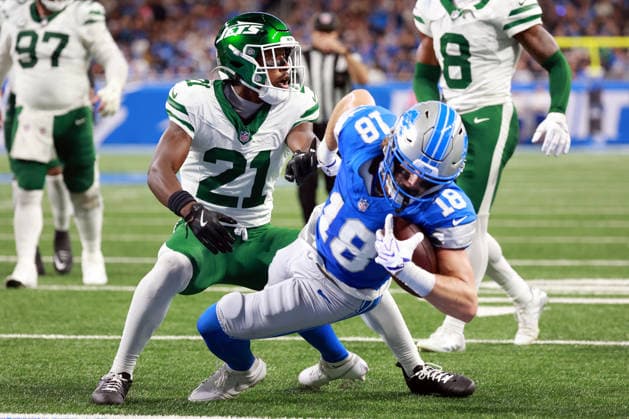 New York Jets vs Detroit Lions DETROIT,MICHIGAN-SEPTEMBER 27: Wide receiver Isaac Teslaa (18) of the Detroit Lions is pushed into the endzone by cornerback Brandon Stephens (21) of the New York Jets during an NFL, American Football Herren, USA football game between the New York Jets and the Detroit Lions in Detroit, Michigan USA, on Sunday, September 27, 2026 Detroit Michigan United States  Copyright: xAmyxLemusx originalFilename:lemus-newyorkj260927_npZY5.jpg