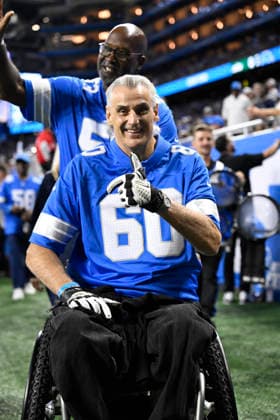 Sep 27, 2026; Detroit, MI, USA; Former Detroit Lions Chase Utley gives a thumbs up prior to the game at Ford Field. Mandatory Credit: -Cal Media NFL, American Football Herren, USA 2026: Jets Vs Lions SEP 27  - ZUMAc04_ 20260927_zma_c04_027 Copyright: xAllanxDranbergx