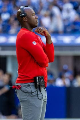 Sep 27, 2026; Indianapolis, IN, USA; Houston Texans head coach DeMeco Ryans on the sidelines during NFL, American Football Herren, USA game action against the Indianapolis Colts at Lucas Oil Stadium. Mandatory Credit: -Cal Media Indianapolis USA - ZUMAc04_ 20260927_zma_c04_028 Copyright: xJohnxMersitsx