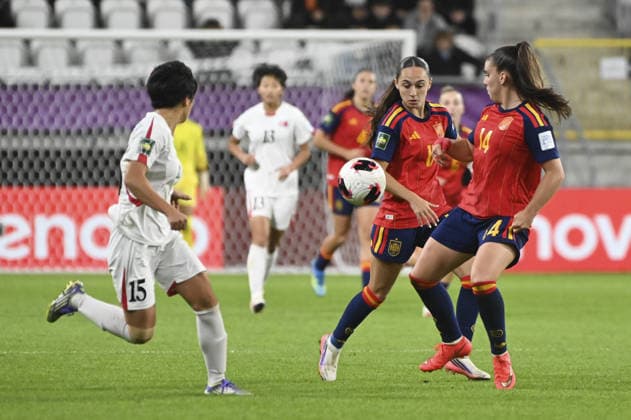 IPA89042819 - Chong Gum Choe (DPRK), Carla Julia (ESP), and Ainoa Gomez (ESP) during the FIFA U-20 Women s World Cup final between Spain and DPR Korea in Lodz, Poland, on September 27, 2026  Copyright: xMichalxDubiel IPAxSportx xx IPA89042819