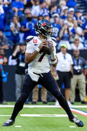 NFL, American Football Herren, USA 2026: Texans Vs Colts SEP 27 Sep 27, 2026; Indianapolis, IN, USA; Houston Texans quarterback C.J. Stroud (7) sets in the pocket during NFL game action against the Indianapolis Colts at Lucas Oil Stadium. Mandatory Credit: John Mersits-Cal Media (Credit Image: Â John Mersits Cal Sport Media) Indianapolis In USA EDITORIAL USE ONLY Copyright: xx ZUMA-20260927_zma_c04_035.jpg JohnxMersitsx csmphotothree527396
