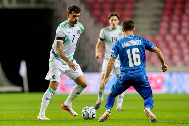 UEFA Nations League Group Stage, Nagyerdei Stadion, Debrecen, Hungary 27 9 2026 Israel vs Republic of Ireland Ireland s Troy Parrott comes up against Israel s Gabi Kanichowsky Troy Parrott comes up against Gabi Kanichowsky 27 9 2026  Copyright: xx RB1_6073