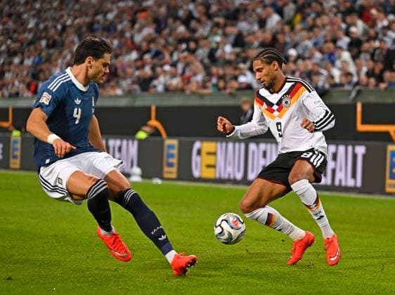 September 27, 2026, Soccer: UEFA Nations League 2026–2027, Matchday 2, Germany vs. Greece, at the WWK Arena in Augsburg; from left: Ntinos Mavropanos (Greece) vs. Kevin Schade (Germany)