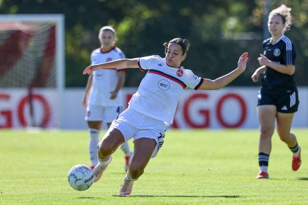 Selma Licina, 1 FC Nuremberg, No. 7 on the ball, single frame, full body, action, game scene, DFB REGULATIONS PROHIBIT ANY USE OF PHOTOGRAPHS AS SEQUENCE IMAGES AND OR VIDEO-LIKE PHOTO STREAMS DFB REGULATIONS PROHIBIT ANY USE OF PHOTOGRAPHS AS IMAGE SEQUENCES AND OR QUASI-VIDEO, September 27, 2026, Bremen, Germany, Soccer, DFB Women’s Cup, ATS Color Goal 1 FC Nuremberg xobx