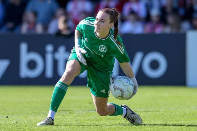 Julia Salomon, goalkeeper, ATS Buntentor, 1 on the ball, cutout, single image, full-body, action, game scene, DFB REGULATIONS PROHIBIT ANY USE OF PHOTOGRAPHS AS SEQUENCE IMAGES AND OR VIDEO-LIKE PHOTO SERIES DFB REGULATIONS PROHIBIT ANY USE OF PHOTOGRAPHS AS IMAGE SEQU, September 27, 2026, Bremen, Germany, Soccer, DFB Women’s Cup, ATS Buntentor 1 FC Nürnberg xobx