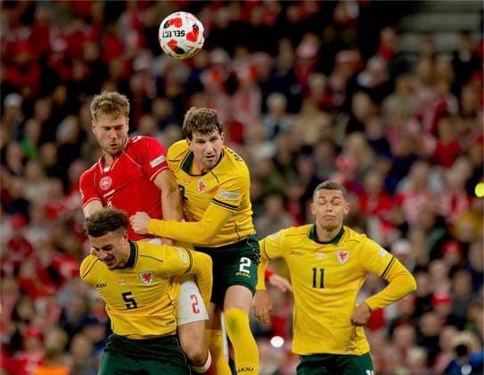 RECORD DATE NOT STATED Football - UEFA Nations League - Group A4 - Denmark v Wales COPENHAGEN, DENMARK - Sunday, September 27, 2026: Wales Ethan Ampadu (L) and Chris Mepham (R) challenges for a header with Denmark s Joachim Andersen during the UEFA Nations League Group A4 Matchday 2 match between Denmark and Wales at the Parken Stadium. Denmark won 2-0. (Photo by Amanda McMaster Propaganda) COPENHAGEN Parken Stadium COPENHAGEN DENMARK  Copyright: xAmandaxMcMasterx 2026-09-27-Denmark_v_Wales-061
