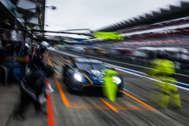 FIA WEC - 6 HOURS OF FUJI 2026 27 DRUDI Mattia (ita), JAMES Ian (usa), ROBICHON Zacharie (can), Heart of Racing Team, Aston Martin Vantage AMR GT3 Evo 27, LM GT3, action pitstop, arrêt aux stands during the 6 Hours of Fuji 2026, 6th round of the 2026 FIA World Endurance Championship, from September 25 to 27, 2026 on the Fuji Speedway in Oyama, Shizuoka, Japan - OyamaJapan Copyright: xANTONINxVINCENTx