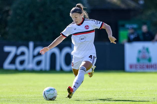 Alexsandra Lobanova, 1. FC Nürnberg, No. 4 with the ball, close-up, single frame, full-body, action, game scene, DFB GUIDELINES PROHIBIT ANY USE OF PHOTOGRAPHS AS SEQUENCE IMAGES AND OR VIDEO-LIKE PHOTO SERIES DFB REGULATIONS PROHIBIT ANY USE OF PHOTOGRAPHS AS IMAGE SEQUENCES AND OR QUASI-VIDEO, September 27, 2026, Bremen, Germany, Soccer, DFB Women’s Cup, ATS Color Goal 1 FC Nuremberg xobx