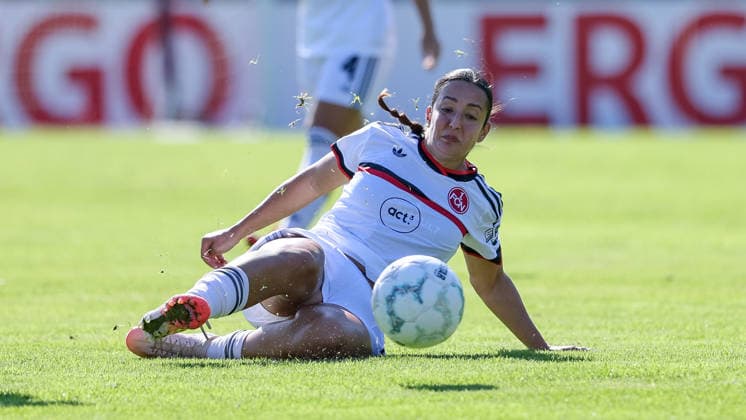 Selma Licina, 1 FC Nuremberg, No. 7 on the ball, single frame, full body, action, game scene, DFB REGULATIONS PROHIBIT ANY USE OF PHOTOGRAPHS AS SEQUENCE IMAGES AND OR VIDEO-LIKE PHOTO SERIES DFB REGULATIONS PROHIBIT ANY USE OF PHOTOGRAPHS AS IMAGE SEQUENCES AND OR QUASI-VIDEO, September 27, 2026, Bremen, Germany, Soccer, DFB Women’s Cup, ATS Color Goal 1 FC Nuremberg xobx
