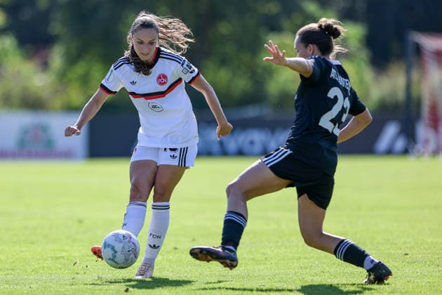 From left: Sanja Homann of 1. FC Nürnberg, 19, and Anna Hof of ATS Buntentor, 23, in a one-on-one battle, duel, dynamic play, action, game scene, DFB REGULATIONS PROHIBIT ANY USE OF PHOTOGRAPHS AS SEQUENCE IMAGES AND OR VIDEO-LIKE PHOTO SERIES DFB REGULATIONS PROHIBIT ANY USE OF PHOTOGRAPHS AS IMAGE SEQUENCES, September 27, 2026, Bremen, Germany, soccer, DFB Women’s Cup, ATS Buntentor 1 FC Nürnberg xobx