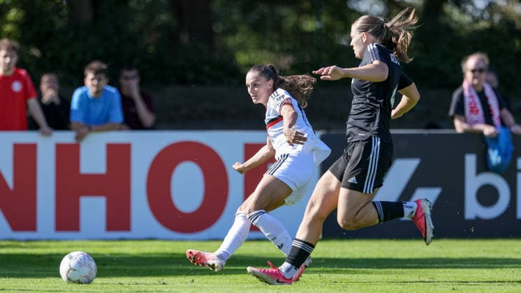 From left: Goal scorer Sanja Homann of 1. FC Nürnberg, 19, scores the goal to make it 0–3; goal, highlight, goal scored, Nina Grazei, ATS, colorful goal, 4, DFB REGULATIONS PROHIBIT ANY USE OF PHOTOGRAPHS AS IMAGE SEQUENCES AND OR VIDEO-LIKE PHOTO SERIES DFB REGULATIONS PROHIBIT ANY USE OF PHOTOGRAPHS AS IMAGE SEQU, September 27, 2026, Bremen, Germany, Soccer, DFB Women’s Cup, ATS Buntentor 1 FC Nürnberg xobx