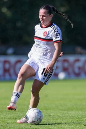 Jonna Brengel, 1 FC Nürnberg, No. 10 with the ball, isolated shot, single frame, full-body, action, game scene, DFB REGULATIONS PROHIBIT ANY USE OF PHOTOGRAPHS AS SEQUENCE IMAGES AND OR VIDEO-LIKE PHOTO SERIES DFB REGULATIONS PROHIBIT ANY USE OF PHOTOGRAPHS AS IMAGE SEQUENCES AND OR QUASI-VIDEO, September 27, 2026, Bremen, Germany, Soccer, DFB Women’s Cup, ATS Color Goal 1 FC Nuremberg xobx