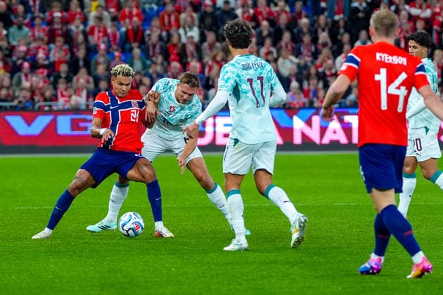 Soccer, Nations League: Norway vs. Portugal, Nations League Oslo 20260927 Norway s Antonio Nusa in a duel with Portugal s Joao Palhinha during the international soccer match between Norway and Portugal in the Nations League. Photo: Lise Aserud, NTB, Oslo, Norway. EDITORIAL USE ONLY. RESTRICTED USE FOR BETTING COMPANIES  Copyright: xLisexAserudx xNTBx