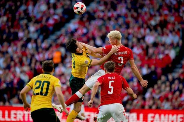 RECORD DATE NOT STATED Football - UEFA Nations League - Group A4 - Denmark v Wales COPENHAGEN, DENMARK - Sunday, September 27, 2026: Wales Kieffer Moore (L) is challenged by Denmark s Oliver Provstgaard during the UEFA Nations League Group A4 Matchday 2 match between Denmark and Wales at the Parken Stadium. Denmark won 2-0. (Photo by Amanda McMaster Propaganda) COPENHAGEN Parken Stadium COPENHAGEN DENMARK  Copyright: xAmandaxMcMasterx 2026-09-27-Denmark_v_Wales-070