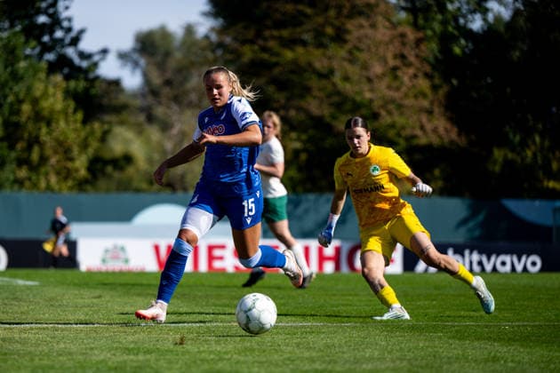 September 27, 2026, Germany, Soccer, Women s, DFB Cup, 2026–2027 Season, Round 1, SpVgg Greuther Fürth vs. TSG 1899 Hoffenheim: Martine Trollsas Fenger (Hoffenheim) with the ball at 15, with Lisa Bayer (SpVgg Greuther Fürth) behind her; 01 Fürth Julius Hirsch Sports Center, Bavaria, Germany Copyright: xNordphoto Memmlerx