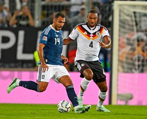 September 27, 2026, Soccer: UEFA Nations League 2026–2027, Matchday 2, Germany vs. Greece, at the WWK Arena in Augsburg, from left: Vangelis Pavlidis (Greece) vs. Jonathan Tah (Germany)