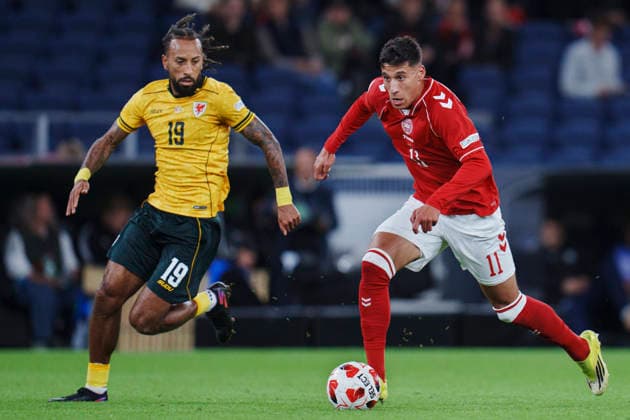 Nations League: Denmark vs. Wales—Denmark’s Adam Daghim and Wales’ Sorba Thomas during the Nations League match between Denmark and Wales at Parken on Sunday, September 27, 2026. Photo by Liselotte Sabroe, Ritzau Scanpix, Copenhagen, Denmark  Copyright: Ritzau Scanpix LiselottexSabroex spdk20260927-212343-L