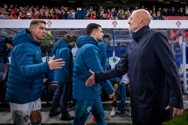 September 27, 2026: Cristiano Ronaldo of Portugal and head coach Stale Solbakken of Norway ahead of the Nations League soccer match between Norway and Portugal on September 27, 2026 in Oslo. Photo by Marius Simensen, BILDBYRAN COP 238 VG1010 bbeng soccer football fotball Nations League international match Norway Portugal  Copyright: MARIUSxSIMENSEN BB260927ZR036