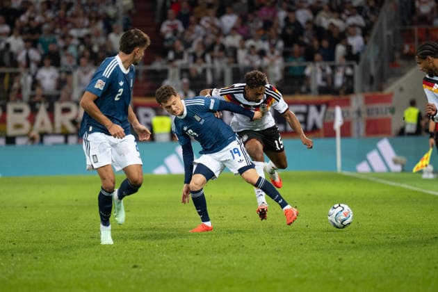 GER, Bavaria, Augsburg, Soccer, Germany vs. Greece, at the WWK Arena, Augsburg, UEFA Nations League, Matchday 2, Group Stage, September 27, 2026, from left: Giorgos Vagiannidis (Greece), 2; Konstantinos Karetsas (Greece), 19; Thanasis Androutsos (Greece), 15; in a battle for the ball. DFL and DFB regulations prohibit any use of photographs as image sequences and or quasi-video, Copyright: HMB-Media MichaelxNibel