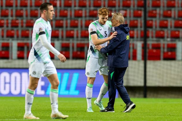 UEFA Nations League Group Stage, Nagyerdei Stadion, Debrecen, Hungary 27 9 2026 Israel vs Republic of Ireland Ireland s Jake O Brien with Manager Heimir Hallgrimsson at the end of the first half Jake O Brien with Heimir Hallgrimsson at the end of the first half 27 9 2026  Copyright: xx RB1_8610