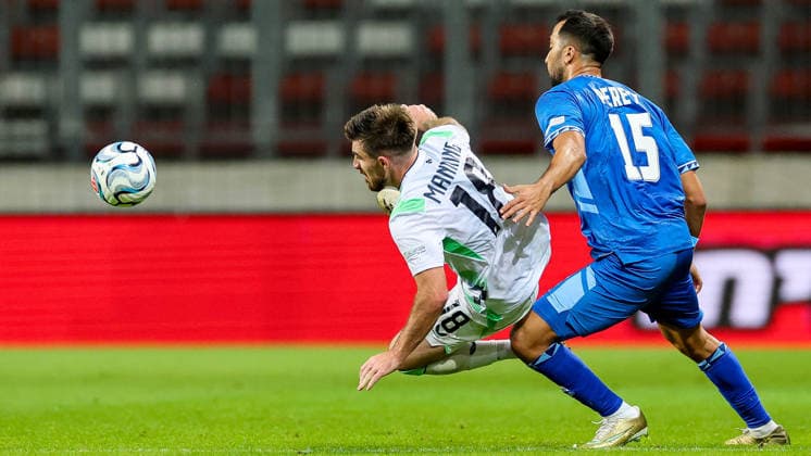 UEFA Nations League Group Stage, Nagyerdei Stadion, Debrecen, Hungary 27 9 2026 Israel vs Republic of Ireland Ireland s Ryan Manning with Israel s Eliel Peretz Ryan Manning with Eliel Peretz 27 9 2026  Copyright: xx RB1_9625