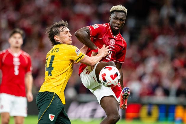 Denmark v Wales, UEFA Nations League, Copenhagen, Denmark Copenhagen, Denmark. 27th, September 2026. Mohamed Daramy (20) of Denmark and Connor Roberts (14) of Wales seen during the UEFA Nations League match between Denmark and Wales at Parken in Copenhagen. Denmark, Copenhagen, Parken  Copyright: xGonzalesxPhoto TobiasxJorgensenx