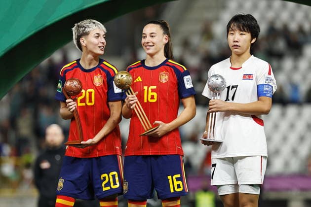 (L-R) Paula Comendador, Rosalia Dominguez (ESP), Kuk-Hyang Ri (DPK), SEPTEMBER 27, 2026 - Football Soccer : The three players who were selected as outstanding players at the tournament and received trophies after FIFA U-20 Women s World Cup Poland 2026 Final match between Under-20 Spain - Under-20 DPR Korea at the Stadion Miejski LKS Lodz in Lodz, Poland. Noxthirdxpartyxsales  aflo_351470529 MutsuxKawamorix
