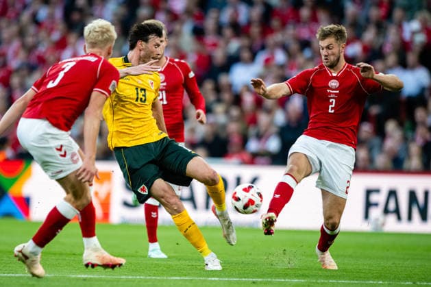 Denmark v Wales, UEFA Nations League, Copenhagen, Denmark Copenhagen, Denmark. 27th, September 2026. Kieffer Moore (13) of Wales and Joachim Andersen (2) of Denmark seen during the UEFA Nations League match between Denmark and Wales at Parken in Copenhagen. Denmark, Copenhagen, Parken  Copyright: xGonzalesxPhoto TobiasxJorgensenx