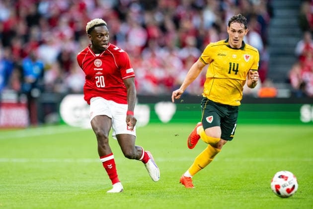 Denmark v Wales, UEFA Nations League, Copenhagen, Denmark Copenhagen, Denmark. 27th, September 2026. Mohamed Daramy (20) of Denmark and Connor Roberts (14) of Wales seen during the UEFA Nations League match between Denmark and Wales at Parken in Copenhagen. Denmark, Copenhagen, Parken  Copyright: xGonzalesxPhoto TobiasxJorgensenx