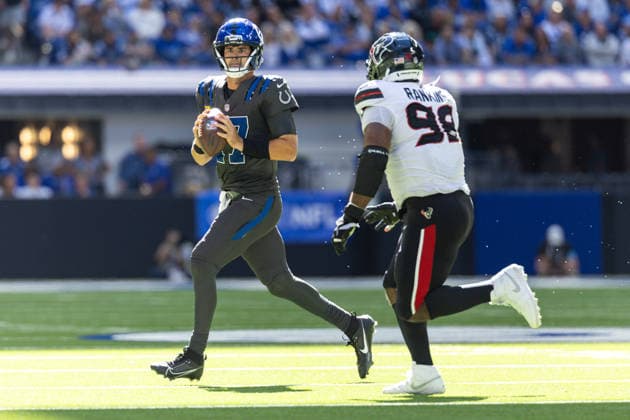 Sep 27, 2026; Indianapolis, IN, USA; Indianapolis Colts quarterback Daniel Jones (17) rolls out of the pocket during NFL, American Football Herren, USA game action against the Houston Texans at Lucas Oil Stadium. Mandatory Credit: -Cal Media NFL 2026: Texans Vs Colts SEP 27  - ZUMAc04_ 20260927_zma_c04_057 Copyright: xJohnxMersitsx