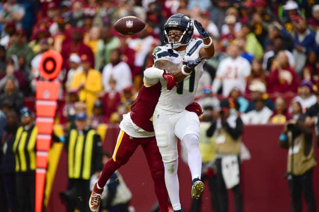 LANDOVER, MD - SEPTEMBER 27: Seahawks wide receiver Jaxon Smith-Njigba (11) catches his second touchdown catch in the end zone during the fourth quarter while Washington cornerback Amik Robertson (2) covers him during the Seattle Seahawks versus Washington Commanders National Football League game at Northwest Stadium on September 27, 2026 in Landover, MD. (Photo by Randy Litzinger Icon Sportswire) NFL, American Football Herren, USA SEP 27 Seahawks at Commanders EDITORIAL USE ONLY Icon9662609270956
